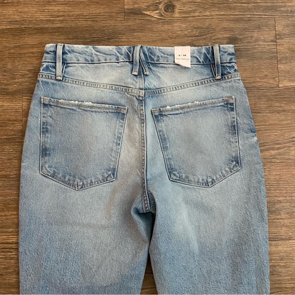 Good American Light Blue Straight-Leg Jeans - Picture 8 of 9